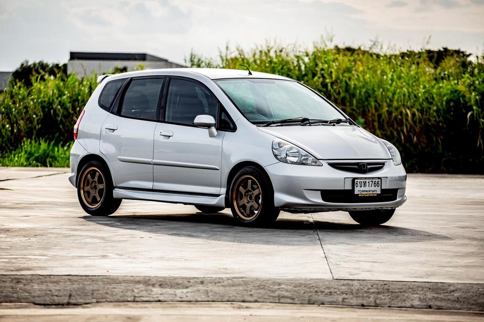 Honda Jazz 1.5S เกียร์ออโต้ ปี 2005 สีเทา