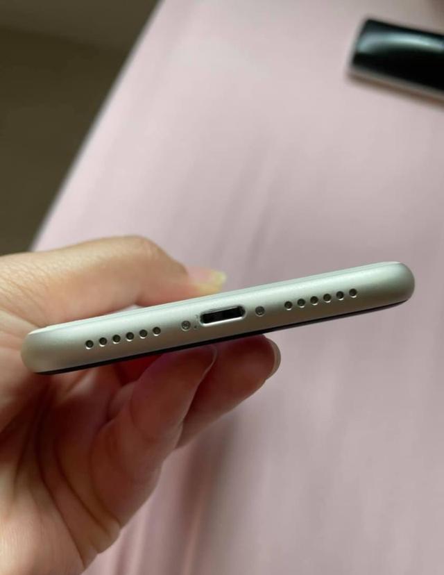 iPhone 11 สีขาว 3