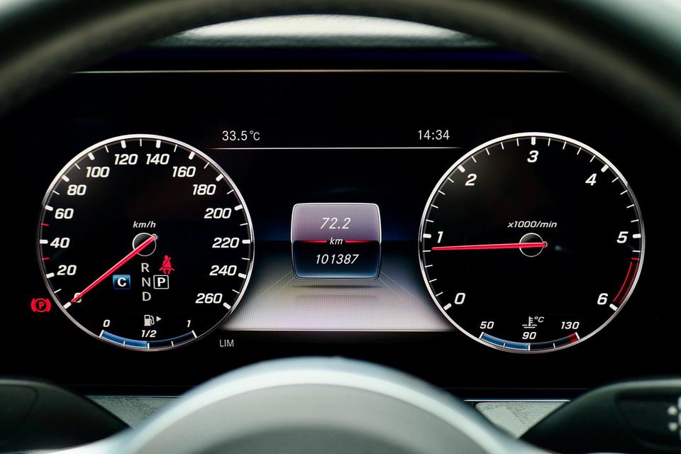 Mercedes-Benz CLS300d AMG W257 ปี 2020 สีขาว รถเจ้าของเดียว ประวัติครบทุกระยะ ราคาดี ช้าอด!! รูปที่ 14