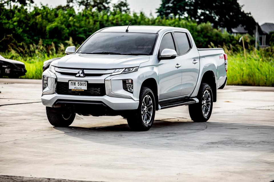 MITSUBISHI TRITON 2.4GT PLUS DOUBLE CAB ปี 2019 สีเทา เกียร์ออโต้  2