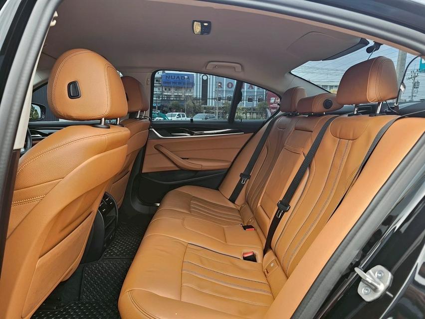 BMW  12