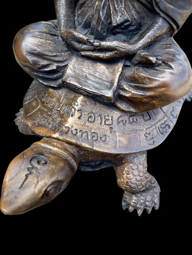 รูปหล่อหลวงปู่หลิว วัดไร่แตงทอง หน้าตัก5นิ้ว ปี35 เนื้อทองเหลืองรมดำ สีมันปู 4