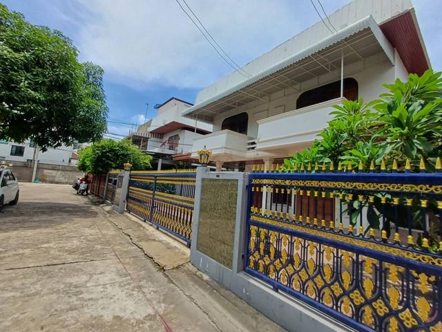 ให้เช่าบ้านเดี่ยว 2 ชั้น 75 ตรว. 8 ห้องนอน ย่านอารีย์ พหลโยธิน ซอยอารีย์สัมพันธ์ 4 ใกล้ BTS อารีย์ ** เหมาะอยู่อาศัย ทำอ