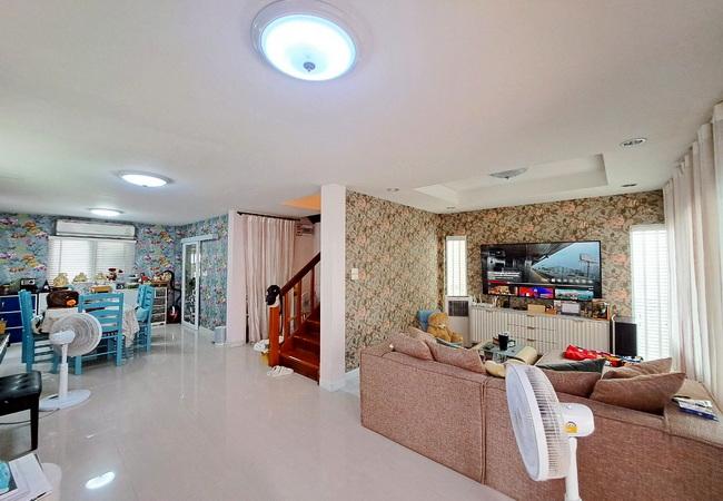 ขายบ้านแฝด หมู่บ้านชวนชื่น ศรีนครินทร์-เทพารักษ์ เนื้อที่ 36 ตร.ว. 2 ชั้น 3 นอน 2 น้ำ 5