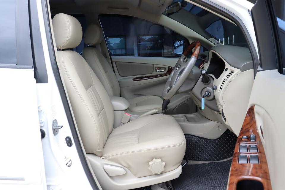 TOYOTA INNOVA 2.0 V 2013 11