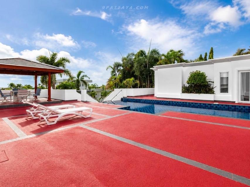 Siam Royal View Pattaya, an exclusive residential project positioned on one of Pattaya’s high viewpoints. Spacious private residence with large living 12