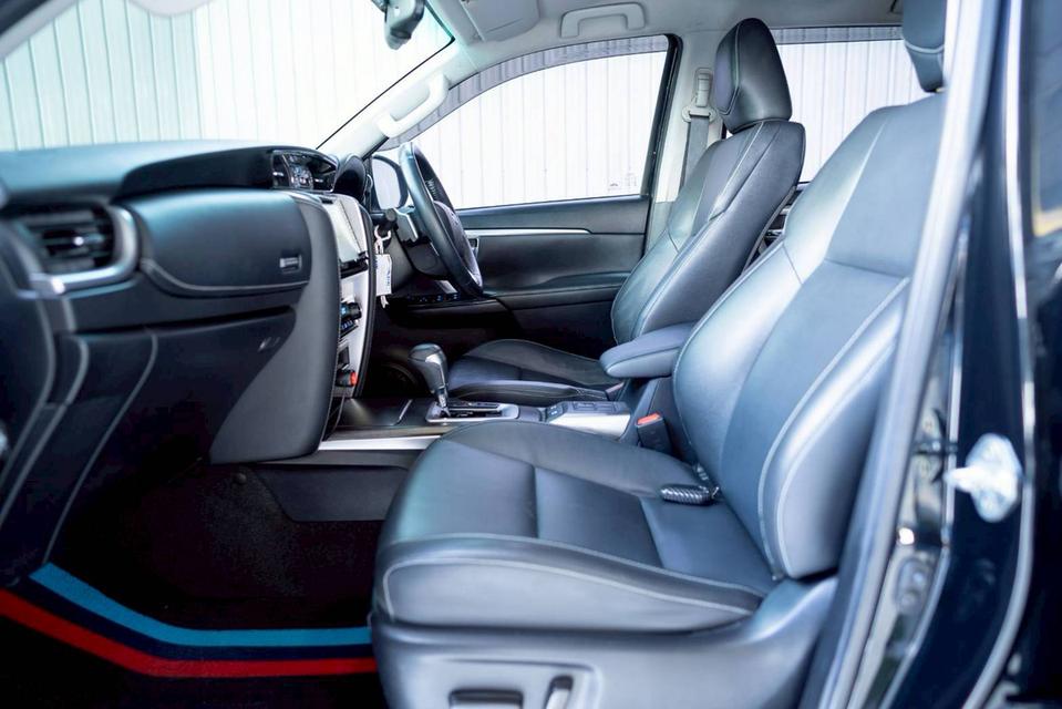 Toyoya Fortuner 2.4V Eeader ปี21 13