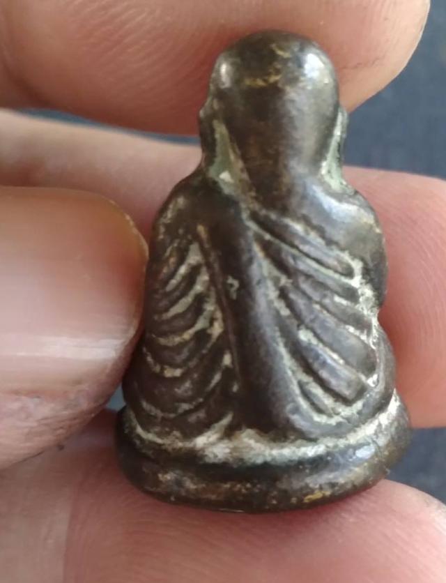 หลวงพ่อเงิน รุ่นปืนแตก รูปที่ 3