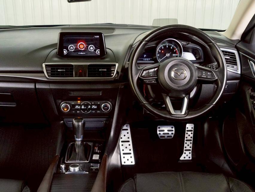 Mazda 3 2.0S Sport ปี 2018 รถสวย 14