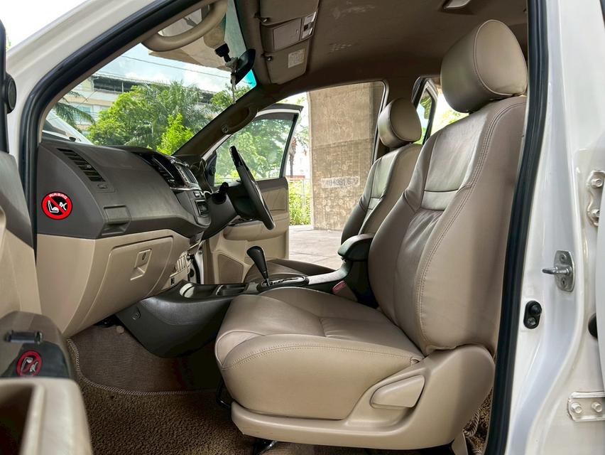 ขายรถ Toyota Fortuner 2.7V ปี 2012 สีขาว เกียร์ออโต้ 12