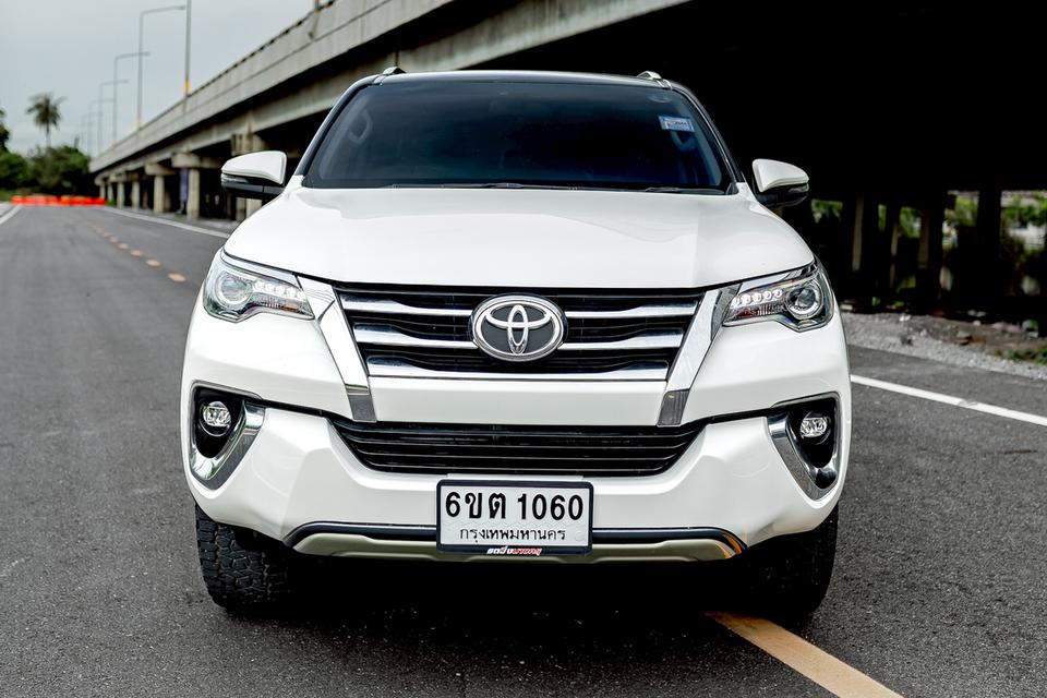 Toyota Fortuner 2.4V ปี18 2