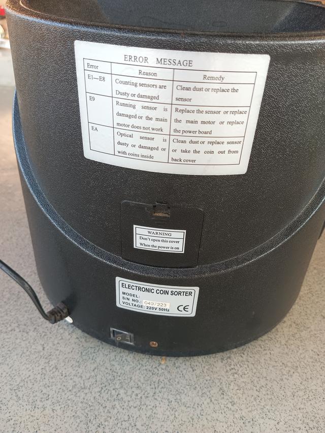 เครื่องนับและคัดแยกเหรียญ JSK แสดงผลแบบดิจิทัลที่มีความแม่นยำสูง สามารถนับและคัดแยกเหรียญไทยขนาด 0.25, 0.50, 1, 2, 5 และ 10 บาทได้ รูปที่ 7