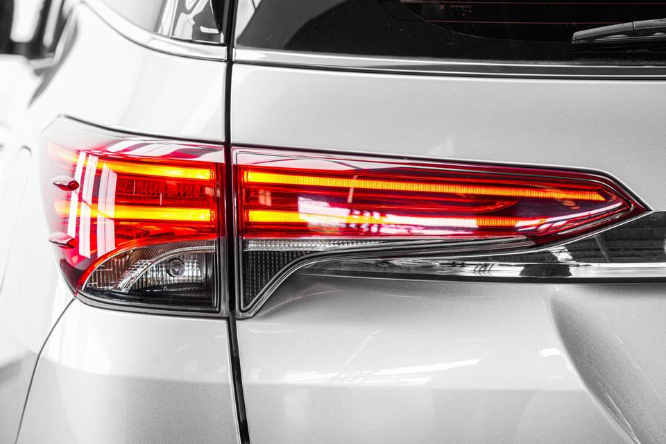 2018 TOYOTA FORTUNER 2.4 V 4WD สีเทา ไมล์ 147768 กม.  8