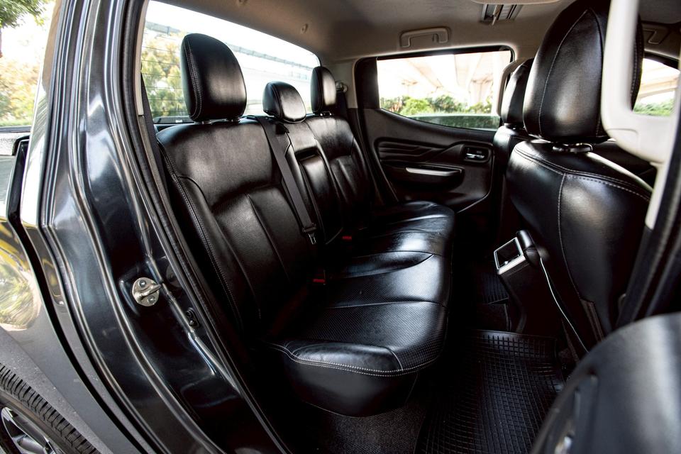 Mitsubishi Triton 2.4 GT PREMIUM Plus 4x4 Double cab ปี 2019 เกียร์ออโต้ สีเทา มือเดียวป้ายแดง 11