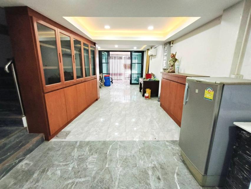 ขายอาคารพาณิชย์ 4 ชั้น 15.4 ตร.ว. ซ.เจริญราษฎร์ 5 แยก 4 สภาพพร้อมอยู่ ตกแต่งอย่างดี 3