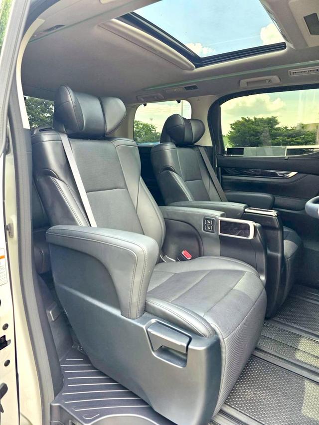 Toyota ALPHARD 2.5SC PACKAGE สีขาว ปี 2022 ไมล์ 20,xxx กม.  12