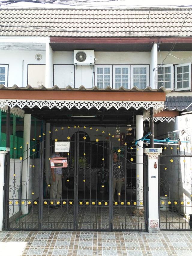 ให้เช่าบ้านติดรถไฟฟ้าสายสีม่วงราคาถูก มีแอร์ เฟอร์นิเจอร์ครบ 1