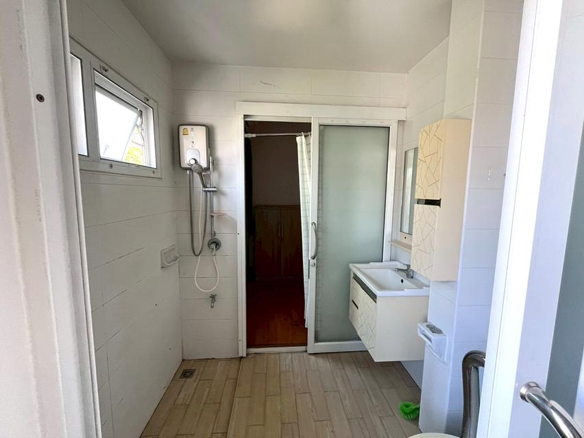 🔑 ขายด่วน! บ้านเดี่ยว 52 ตรว. 5.5 ลบ. 3 นอน 3 น้ำ ครัวครบ จอดรถ 2 คัน (โอนคนละครึ่ง) 💸 8