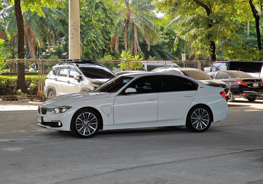 BMW 330e Luxury F30 Plug-in Hybrid ปี 2018 รูปที่ 4