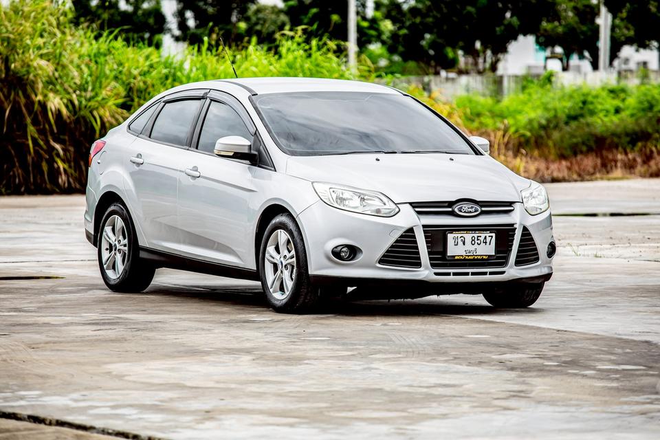 Ford focus 1.6 Sedan ปี 2012 สีเทา  3
