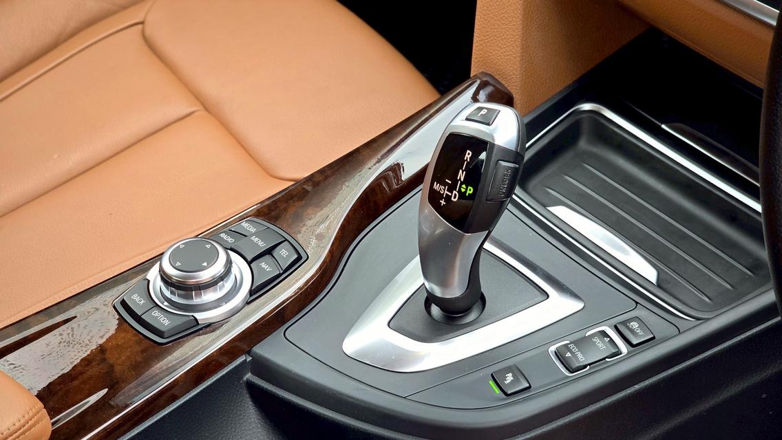 รหัสรถ WB36  Bmw 320d Msport look ปี 2013  16