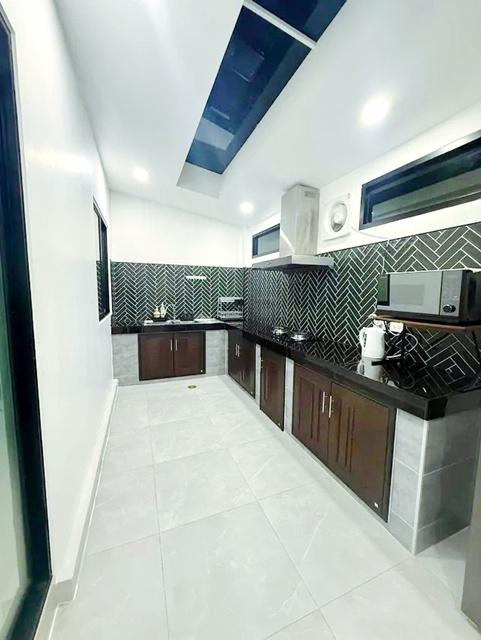 5นอน รร.สารภีพิทยาคม 2.5 กม. ให้เช่าบ้านเดี่ยว 2 ชั้น จัดเต็มเฟอร์ฯ เครื่องใช้ไฟฟ้า 3 น้ำ 100 ตร.วา. 200 ตร.ม. ตลาดยางเน 3