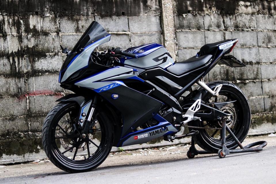 R15 Yamaha 4