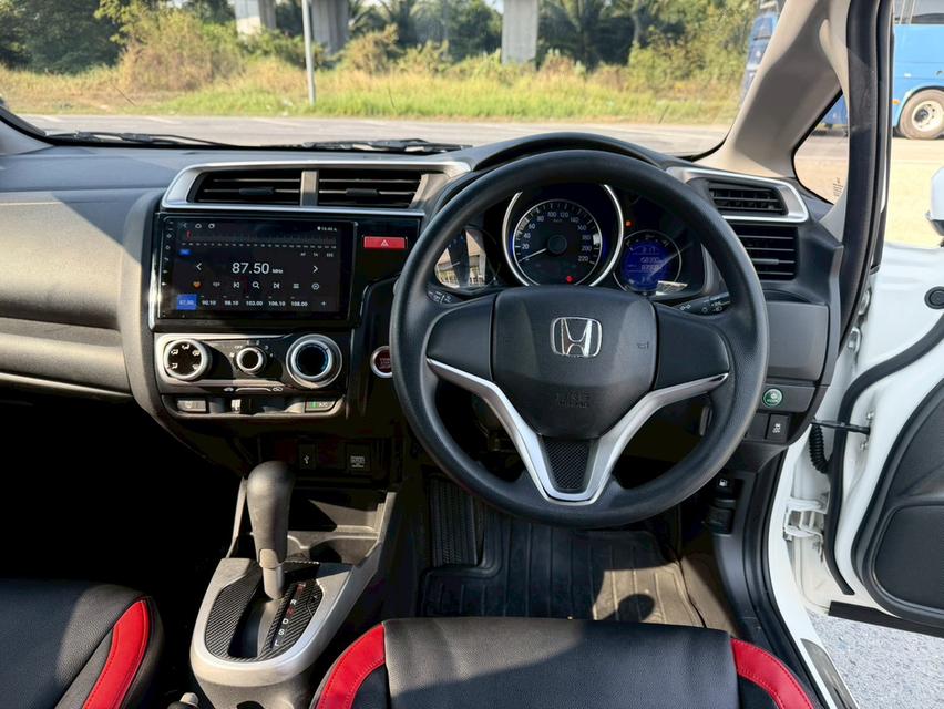 Jazz GK 1.5v ปี 2015 รถบ้าน มือเดียว เข้าศูนย์ทุกระยะ ไม่เคยชน ไม่เคยติดแก๊ส รูปที่ 18