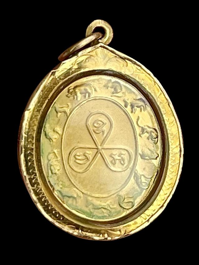 พระประจำวันพฤหัสบดี ปางสมาธิ หลัง12นักษัตร เนื้อทองคำ กรอบทอง 5