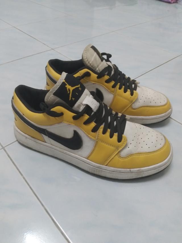 NIKE AIR JORDAN 1 LOW  ขนาด US 7 / EUR 41 สภาพดี แท้100%  1