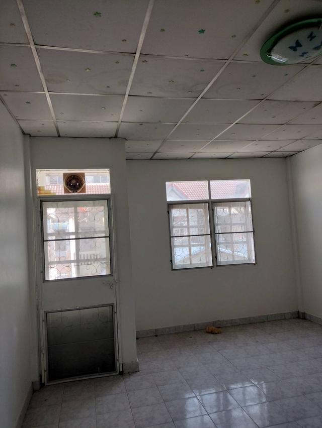 บ้านตึกแถว2ชั้น หมู่บ้านอยู่สุขเพชรงาม 7