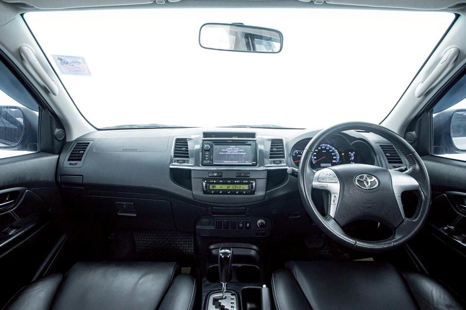 รหัสรถ 1D580 FORTUNER 3.0 V 2WD 50TH 2012 18