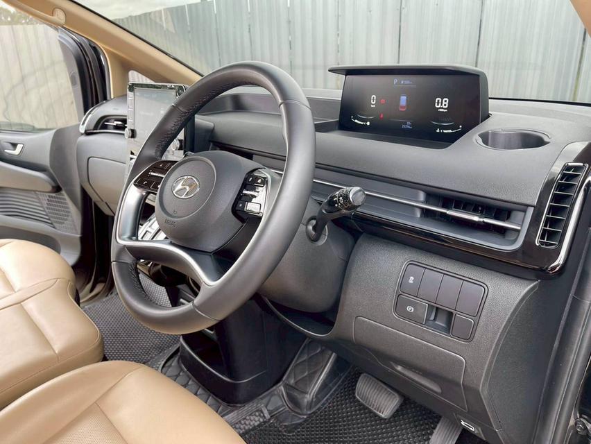 Hyundai  STARIA S 2023 Mileage 25,000 Km. 18