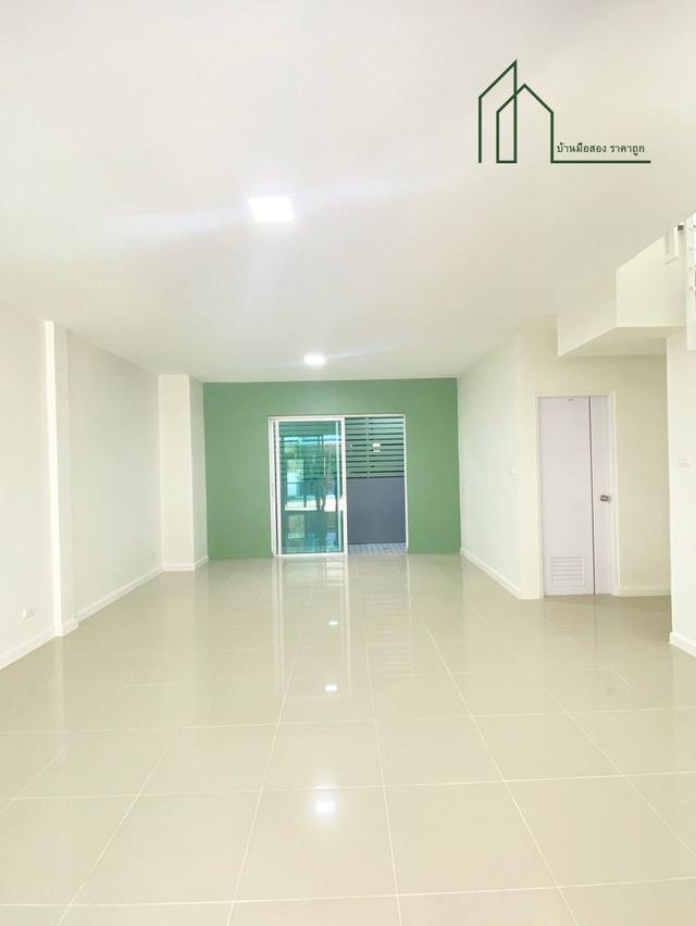 ทาวน์เฮาส์ 2 ชั้น หมู่บ้านเดอะทรัสต์ทาวน์ วงแหวน–ลำลูกกา  ราคาเพียง 1,880,000 บาท  รหัสทรัพย์ BT69015  หมู่บ้านเดอะทรัสต์ทาวน์ วงแหวน-ลำลูกกา 3