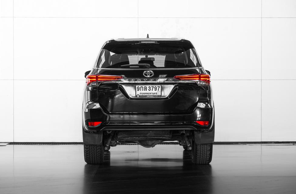 2020 TOYOTA FORTUNER 2.4 V 2WD SUV สีดำ เลขไมล์ 85055 กม. 6