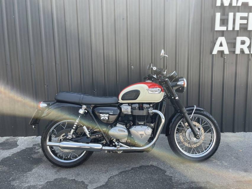 Triumph Bonneville T100 2