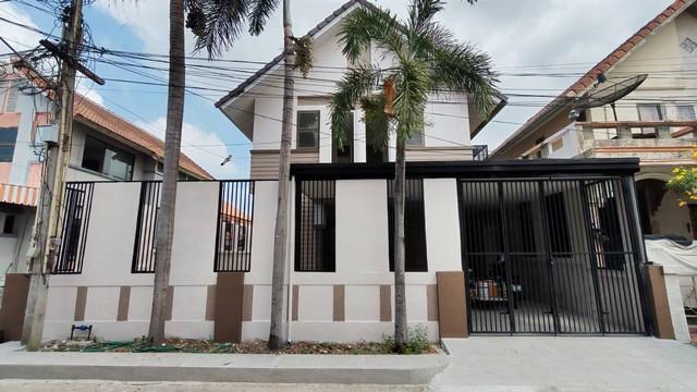 ขายบ้านรีโนเวทเดอะวิลเลจบางแสน บ้านแฝดสไตล์บ้านเดี่ยว สภาพใหม่มาก ทำใหม่ทั้งหลัง คุ้มค่า น่าซื้อ เนื้อที่ 36 ตารางวา 3 ห 1