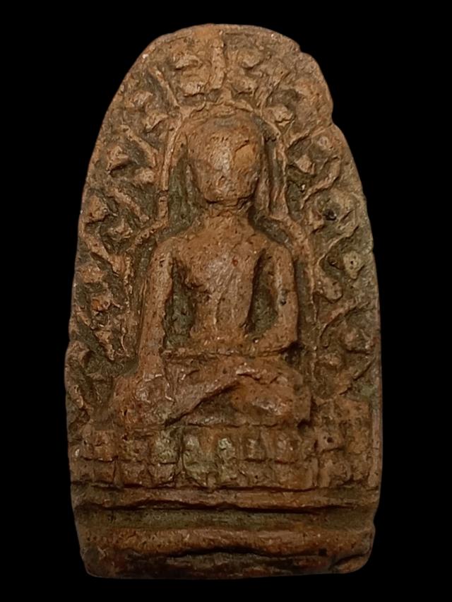 พระลือหน้ามงคลสีแดงสดกรุประตูลี้