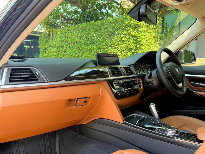 2018 BMW 320D CELEBRATION EDITION LCI รถมือเดียวออกป้ายแดง รถวิ่งน้อยเพียง 45,000กม รถเข้าศูนย์ทุกระยะ รถไม่เคยมีอุบัติเหตุครับ รูปที่ 11