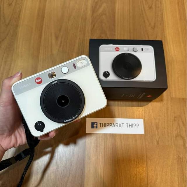 Leica Sofort 2 Hybrid Instant Camera