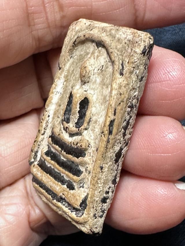 พระสมเด็จพิมพ์ใหญ่ มีคราบรัก 4