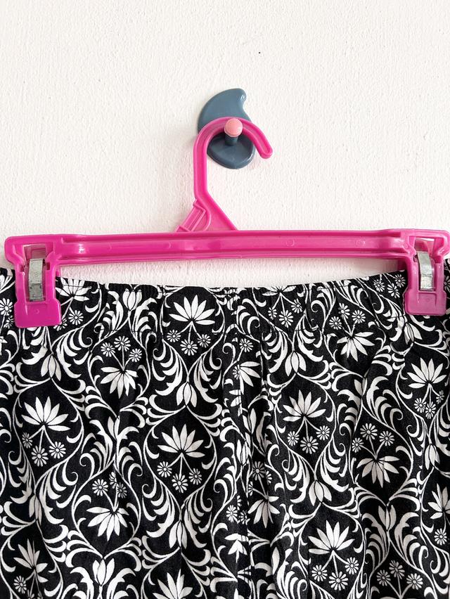 ยุนิM กางเกงขาจั๊มหญิงเอวยืดสีดำลาย 3