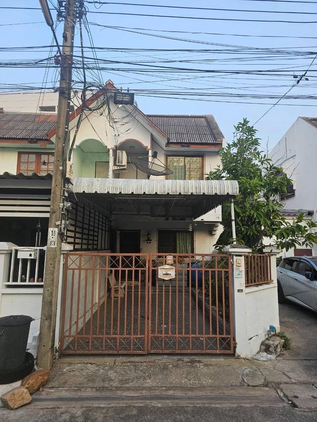 บ้านทาวเฮาส์ ใกล้รถไฟฟ้า 1