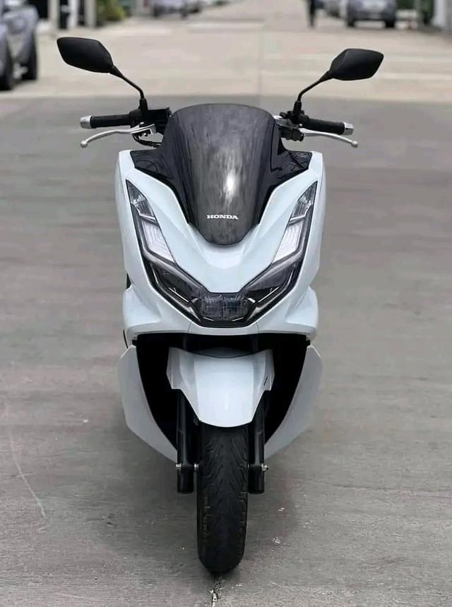 Honda PCX สีขาว 1