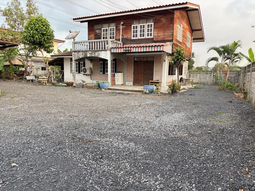 ทีดินพร้อมสิ่งปลูกสร้าง