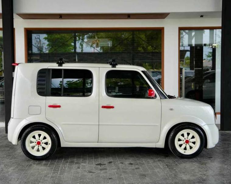 Nissan Cube Z11 สีขาว 8