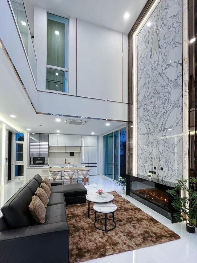 Luxury 3-Story House with Private Elevator at Vive Ekamai–RamintraModern design, fully furnished, dog-friendly, and easy access to the expressway. 2