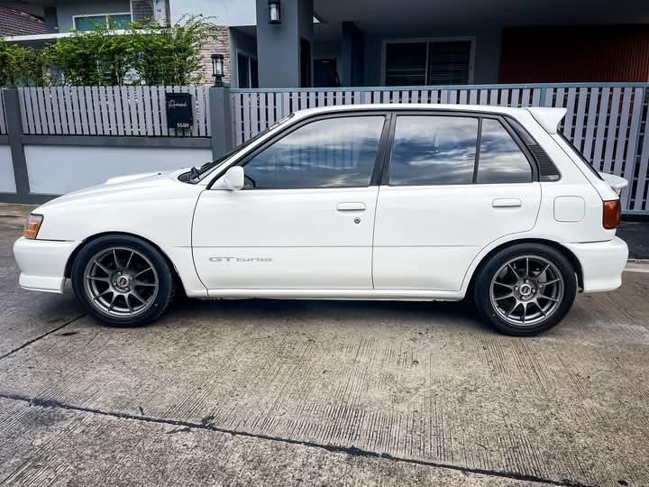 Toyota Starlet สีขาว 5