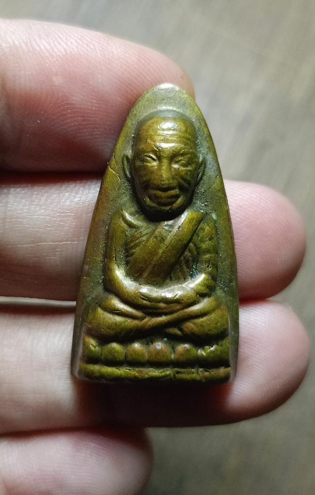 หลวงปู่ทวดเนื้อโลหะเก่า