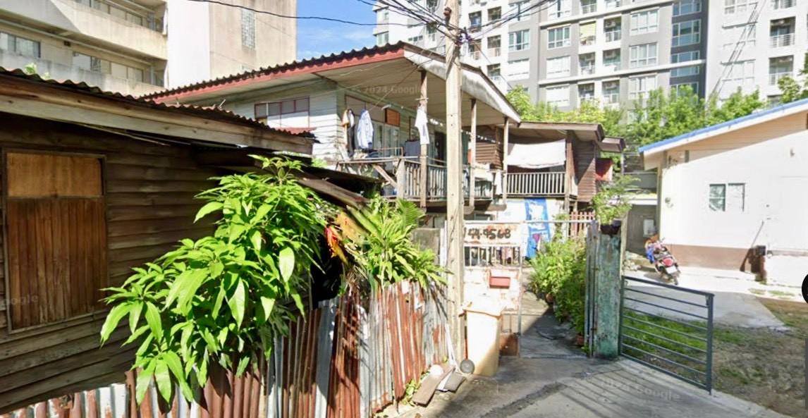 ขายบ้านพร้อมที่ดิน ซอยลาดพร้าว 38 ติดถนน 2 ด้าน ใกล้เซ็นทรัลลาดพร้าว รถไฟฟ้า 2 สาย (N.1704) 1